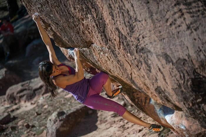 Teresa Troya escalando